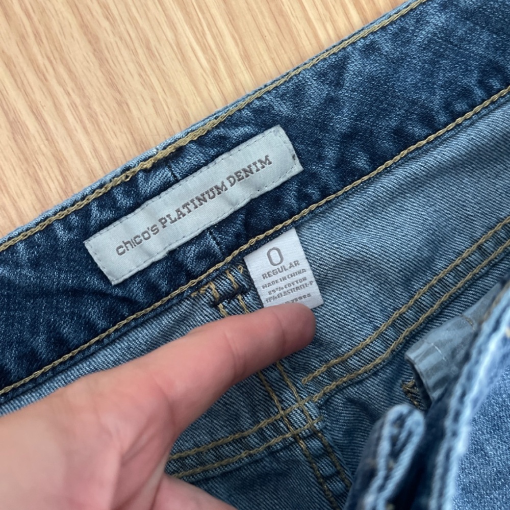 Chico’s Platinum Barley Flare Blue Denim Jeans Size 0 Regular - Picture 5 of 8